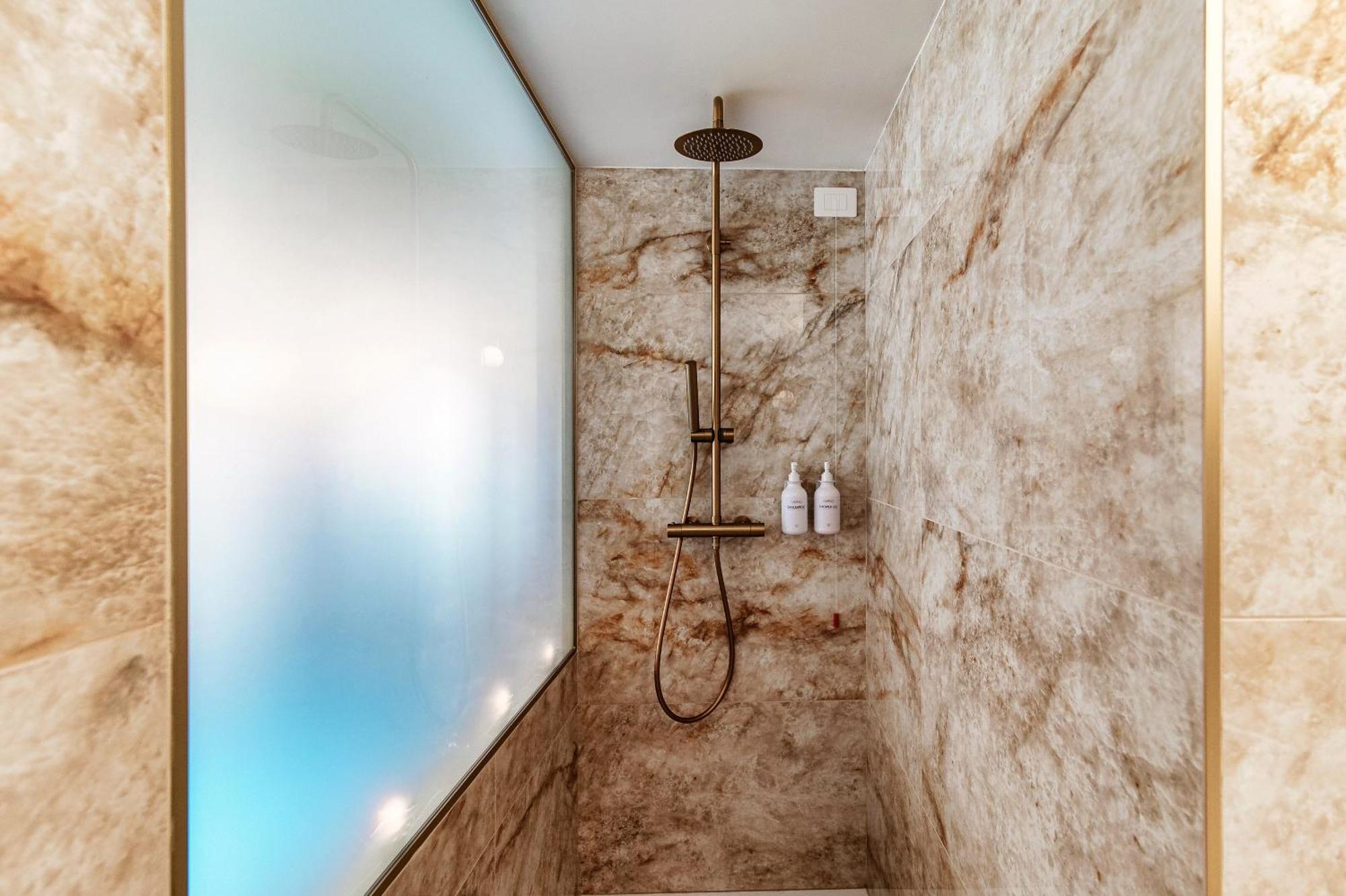 Sahara & Amazzonia Luxury Rooms- The House Of Travelers Como Exterior foto